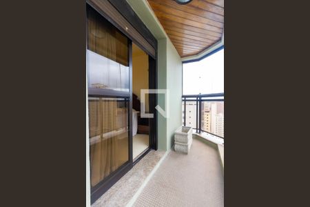 Apartamento à venda com 191m², 3 quartos e 3 vagasVaranda da Suíte 1