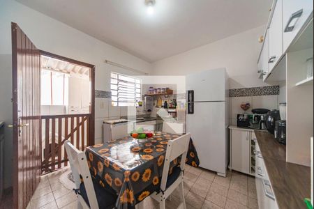 Casa à venda com 430m², 5 quartos e 3 vagas Casa à venda com 430m², 5 quartos e 3 vagasCozinha