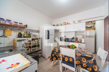 Casa à venda com 430m², 5 quartos e 3 vagas Casa à venda com 430m², 5 quartos e 3 vagasCozinha