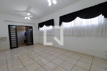 Sala de casa para alugar com 2 quartos, 240m² em Vila Tiberio, Ribeirão Preto