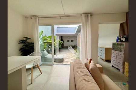Casa à venda com 2 quartos, 132m² em Vila Elvira, São Paulo