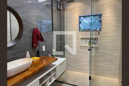 Casa à venda com 240m², 3 quartos e 2 vagas