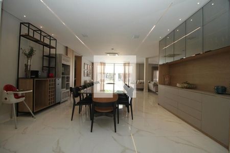 Casa à venda com 7 quartos, 731m² em Campo Belo, São Paulo