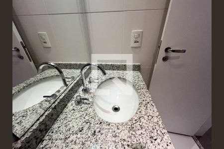 Lavabo de apartamento para alugar com 2 quartos, 80m² em Vila Alexandria, São Paulo