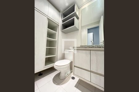 Lavabo de apartamento para alugar com 1 quarto, 80m² em Vila Alexandria, São Paulo