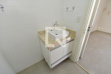 Banheiro de apartamento à venda com 1 quarto, 36m² em Centro, Campinas