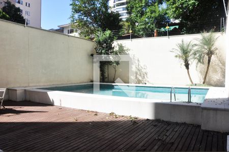 Apartamento à venda com 205m², 4 quartos e 4 vagasÁrea comum - Piscina
