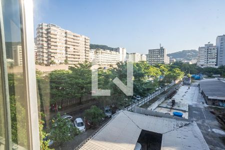 Sala vista da janela de apartamento à venda com 2 quartos, 75m² em Botafogo, Rio de Janeiro