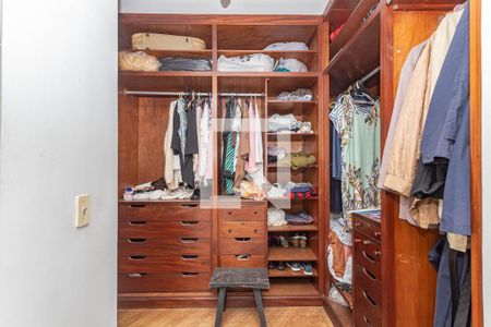 Apartamento para alugar com 160m², 3 quartos e 2 vagas Apartamento para alugar com 160m², 3 quartos e 2 vagasCloset