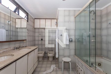 Apartamento para alugar com 160m², 3 quartos e 2 vagas Apartamento para alugar com 160m², 3 quartos e 2 vagasSuíte