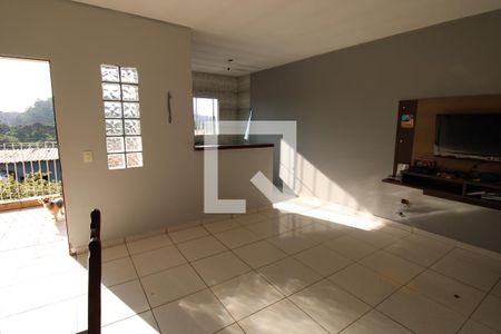 Sala de casa para alugar com 2 quartos, 60m² em Vila Pirajussara, São Paulo
