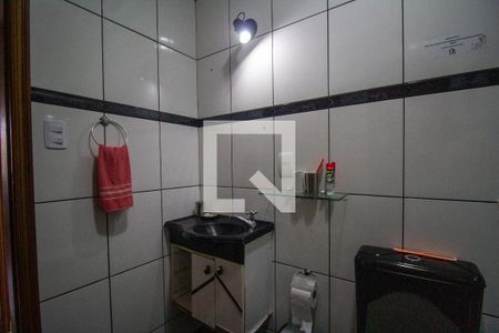 Banheiro da Suíte e Social de casa de condomínio para alugar com 3 quartos, 189m² em Vargem Grande, Rio de Janeiro