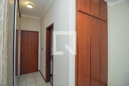 Apartamento para alugar com 121m², 3 quartos e 1 vaga Apartamento para alugar com 121m², 3 quartos e 1 vagaSuíte 1 - Armários