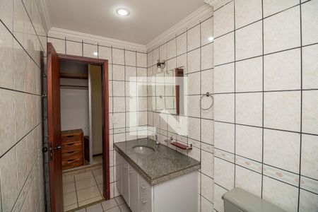Apartamento para alugar com 121m², 3 quartos e 1 vaga Apartamento para alugar com 121m², 3 quartos e 1 vagaBanheiro da Suíte 1