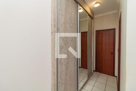 Apartamento para alugar com 121m², 3 quartos e 1 vaga Apartamento para alugar com 121m², 3 quartos e 1 vagaSuíte 1 - Armários