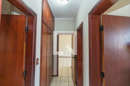 Apartamento para alugar com 121m², 3 quartos e 1 vaga Apartamento para alugar com 121m², 3 quartos e 1 vagaCorredor - Quartos e Banheiro