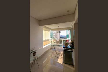 Sala de apartamento à venda com 2 quartos, 77m² em Vila da Serra, Nova Lima