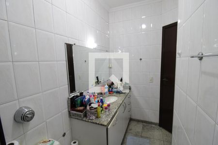 Casa à venda com 200m², 3 quartos e 4 vagasQuarto 1 - Banheiro