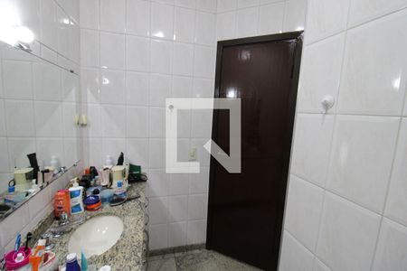 Casa à venda com 200m², 3 quartos e 4 vagasQuarto 1 - Banheiro