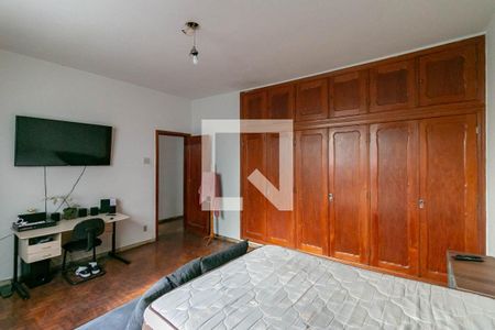 Casa à venda com 435m², 4 quartos e 3 vagas Casa à venda com 435m², 4 quartos e 3 vagasSuíte