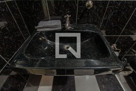 Casa à venda com 80m², 4 quartos e 2 vagasBanheiro