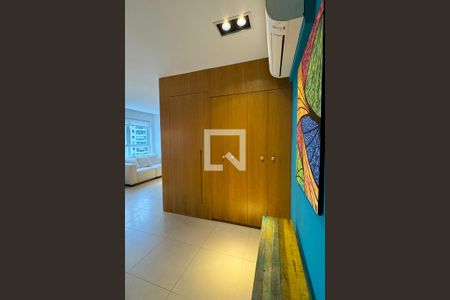 Hall de entrada de apartamento à venda com 1 quarto, 66m² em Melville Empresarial I E Ii, Barueri