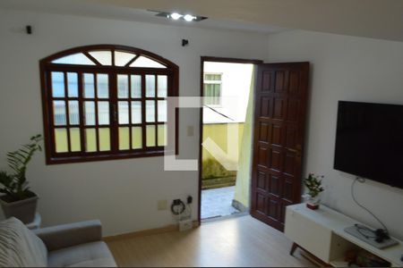 Sala de casa de condomínio para alugar com 2 quartos, 100m² em Taquara, Rio de Janeiro