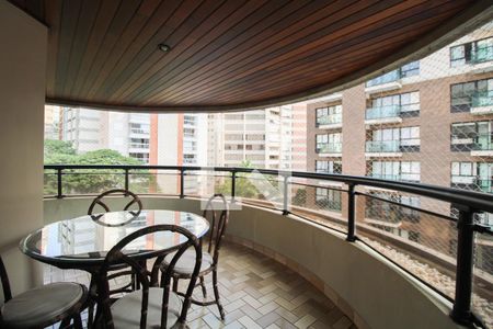 Apartamento à venda com 4 quartos, 278m² em Cambuí, Campinas