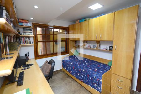 Casa de condomínio à venda com 130m², 4 quartos e 5 vagasQuarto 3 - Suíte