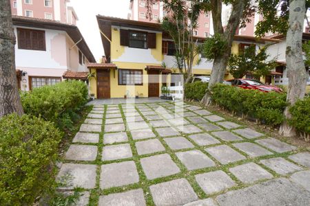 Casa de condomínio à venda com 130m², 4 quartos e 5 vagasFachada