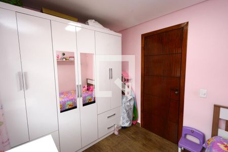 Casa de condomínio à venda com 130m², 4 quartos e 5 vagasQuarto 2