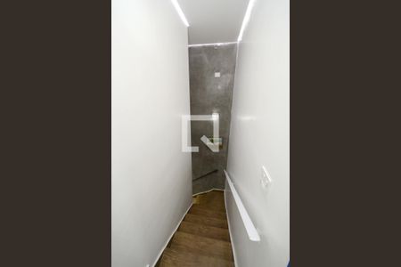 Casa de condomínio à venda com 130m², 4 quartos e 5 vagasEscada