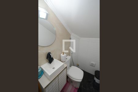 Casa de condomínio à venda com 130m², 4 quartos e 5 vagasLavabo