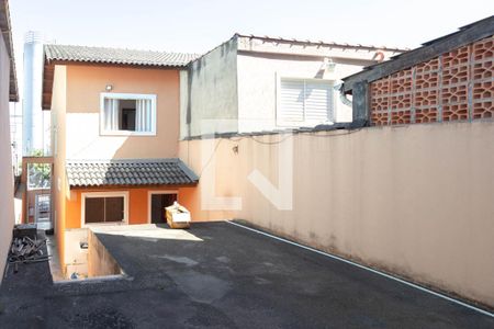 Casa para alugar com 100m², 2 quartos e 2 vagasQuintal
