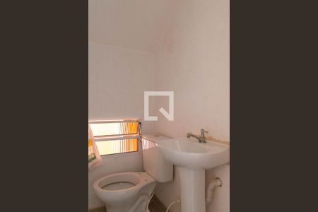 Casa para alugar com 100m², 2 quartos e 2 vagasLavabo