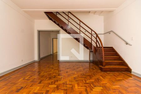 Casa para alugar com 185m², 4 quartos e 2 vagassala