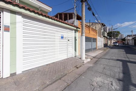 Casa à venda com 120m², 3 quartos e 2 vagas Casa à venda com 120m², 3 quartos e 2 vagasFachada