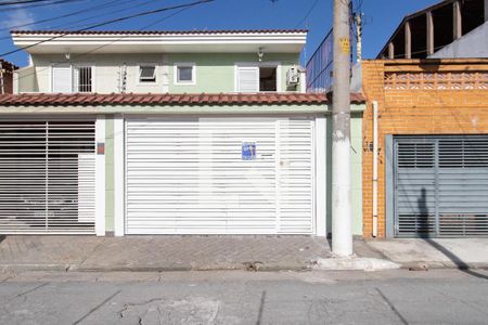 Casa à venda com 120m², 3 quartos e 2 vagas Casa à venda com 120m², 3 quartos e 2 vagasFachada