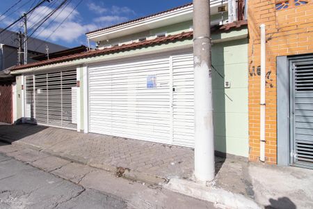 Casa à venda com 120m², 3 quartos e 2 vagas Casa à venda com 120m², 3 quartos e 2 vagasFachada