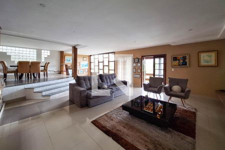 Casa de condomínio para alugar com 470m², 5 quartos e 2 vagasSala