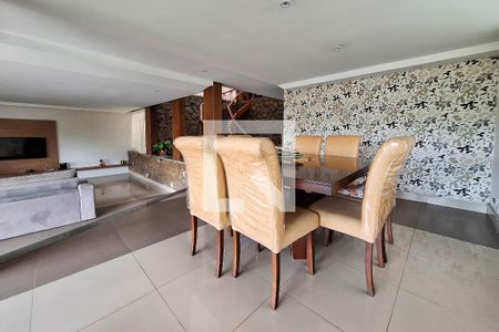 Sala de casa de condomínio para alugar com 5 quartos, 370m² em Badu, Niterói