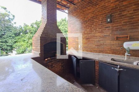 Casa de condomínio à venda com 470m², 5 quartos e 3 vagas Casa de condomínio à venda com 470m², 5 quartos e 3 vagasÁrea Externa