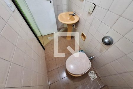 Casa de condomínio à venda com 470m², 5 quartos e 3 vagas Casa de condomínio à venda com 470m², 5 quartos e 3 vagasBanheiro da Suíte 2