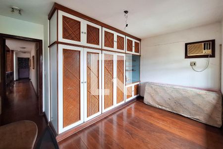 Casa de condomínio à venda com 470m², 5 quartos e 3 vagas Casa de condomínio à venda com 470m², 5 quartos e 3 vagasQuarto 1