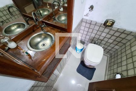 Casa de condomínio à venda com 470m², 5 quartos e 3 vagas Casa de condomínio à venda com 470m², 5 quartos e 3 vagasLavabo 1