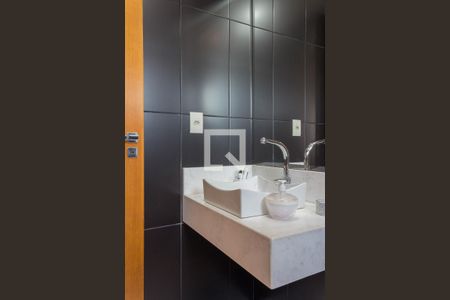 Casa à venda com 350m², 3 quartos e 5 vagasBanheiro da Suite 2