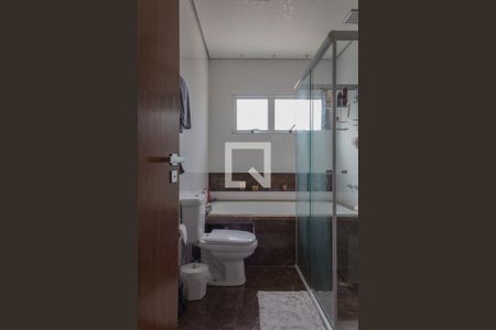 Casa à venda com 350m², 3 quartos e 5 vagasBanheiro da Suíte 1