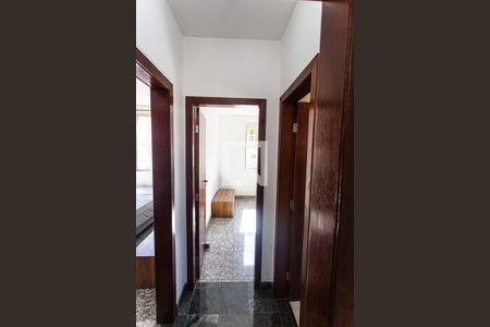 Corredor de apartamento para alugar com 2 quartos, 60m² em Lagoinha, Belo Horizonte