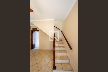 Escadas de casa para alugar com 2 quartos, 162m² em Americanópolis, São Paulo