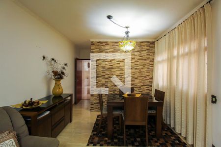 Sala de casa à venda com 4 quartos, 212m² em Vila Canero, São Paulo